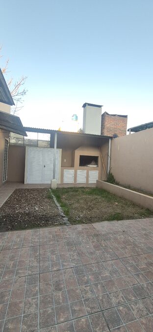 VENTA CASA / OVIDIO LAGOS  / 3DORM / 2 BAÑOS / QUINCHO / TERRAZA / COCHERA