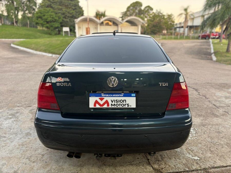 VOLKSWAGEN Bora 2.5 con MOTOR VENTO