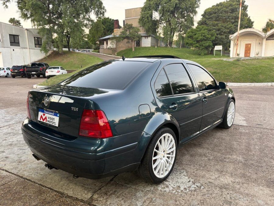 VOLKSWAGEN Bora 2.5 con MOTOR VENTO
