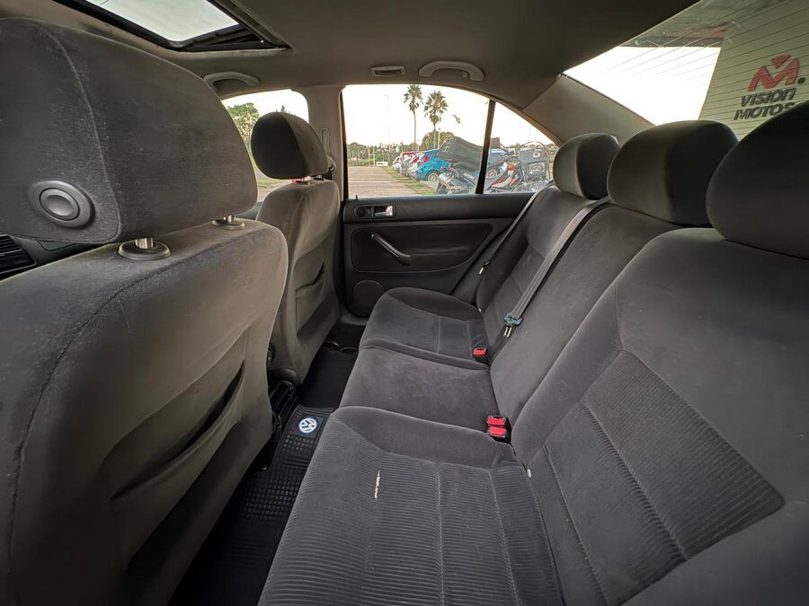 VOLKSWAGEN Bora 2.5 con MOTOR VENTO