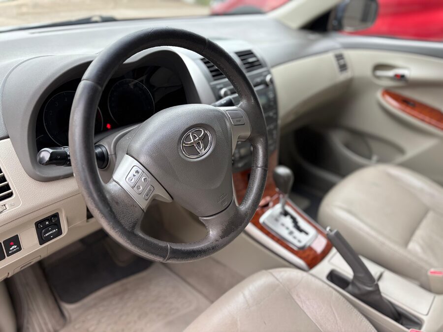 TOYOTA COROLLA 1.8 SE-G AT. Recibo vehículos de menor y mayor valor.