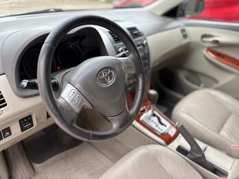 TOYOTA COROLLA 1.8 SE-G AT. Recibo vehículos de menor y mayor valor.