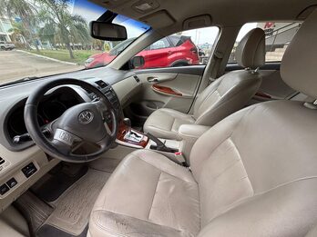 TOYOTA COROLLA 1.8 SE-G AT. Recibo vehículos de menor y mayor valor.
