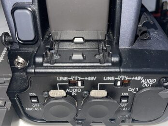 VIDEOCAMARA PROFESIONAL PANASONIC AG-HMC 71