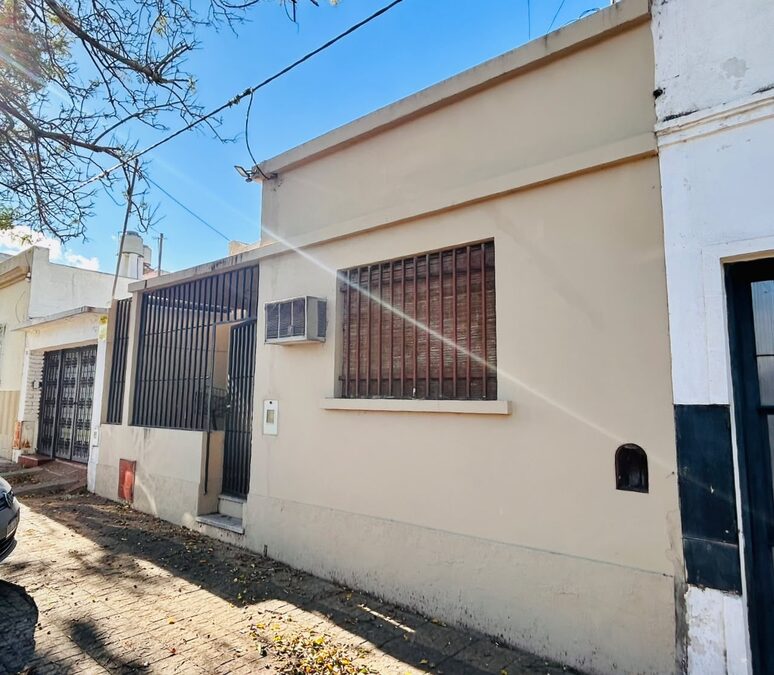 VENTA Casa de 3 DORM con cochera y pileta - Gdor. Sola 645