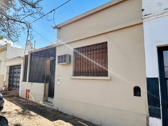VENTA Casa de 3 DORM con cochera y pileta - Gdor. Sola 645