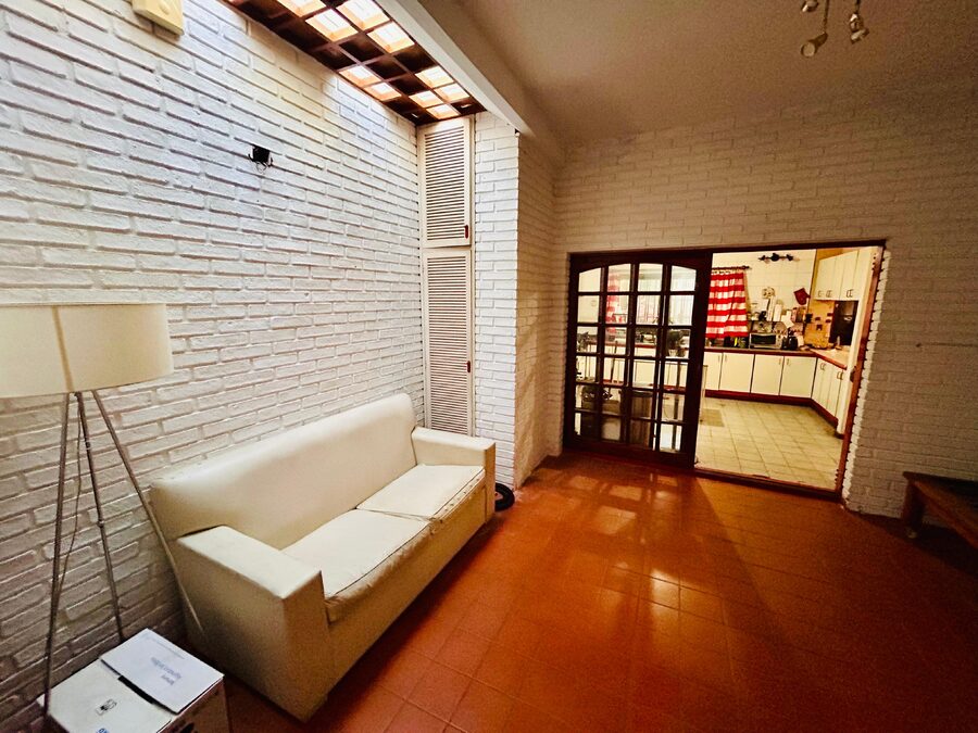 VENTA Casa de 3 DORM con cochera y pileta - Gdor. Sola 645