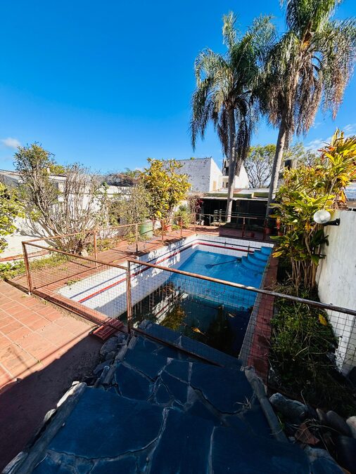 VENTA Casa de 3 DORM con cochera y pileta - Gdor. Sola 645