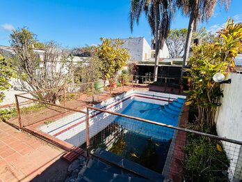 VENTA Casa de 3 DORM con cochera y pileta - Gdor. Sola 645