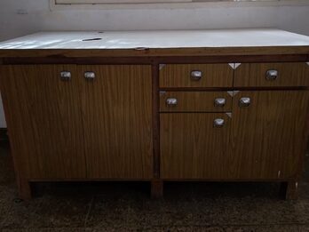 Mueble con cajones y puertas