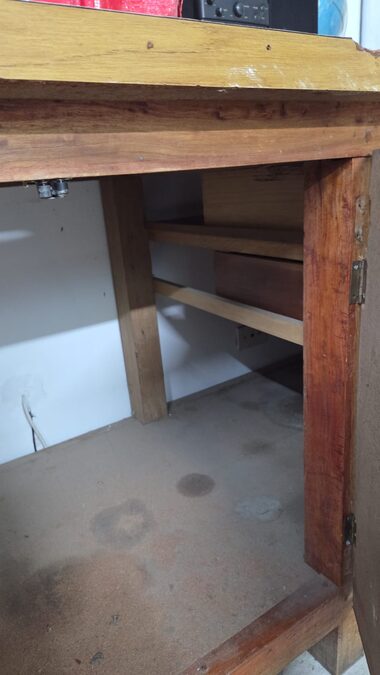 Mueble con cajones y puertas