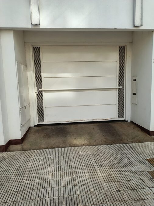 Alquilo cochera en Hipólito Irigoyen 3152 - Santa Fe