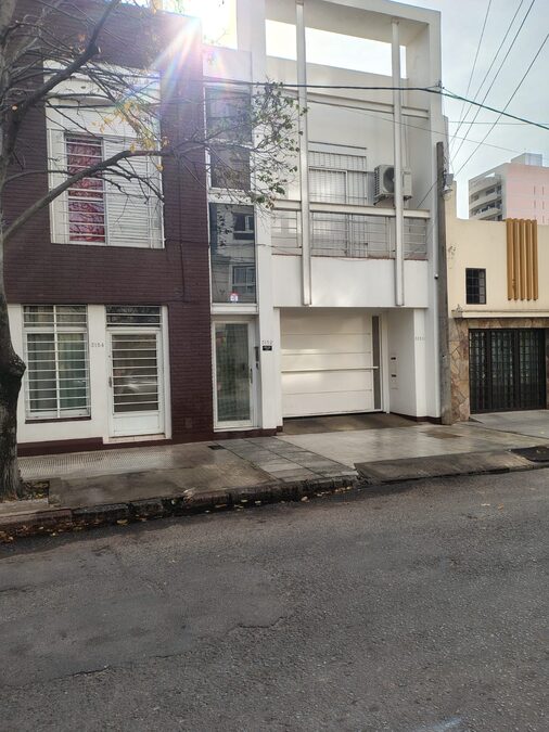 Alquilo cochera en Hipólito Irigoyen 3152 - Santa Fe