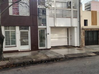 Alquilo cochera en Hipólito Irigoyen 3152 - Santa Fe