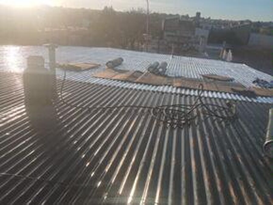 Realizo reparación de llovedura de techos y contrucción ect