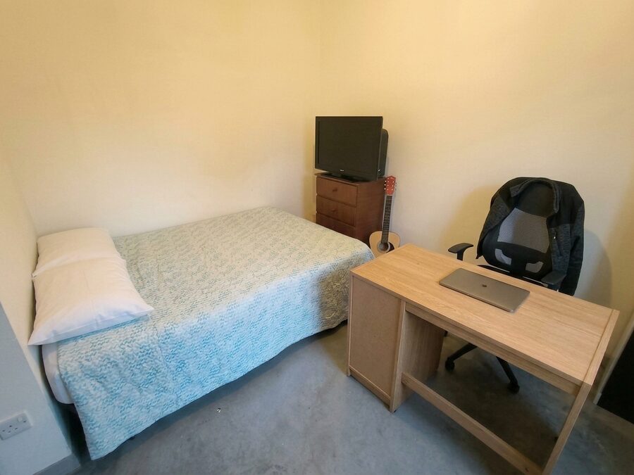 Hermosa casa quinta con pileta, playón deportivo y habitaciones