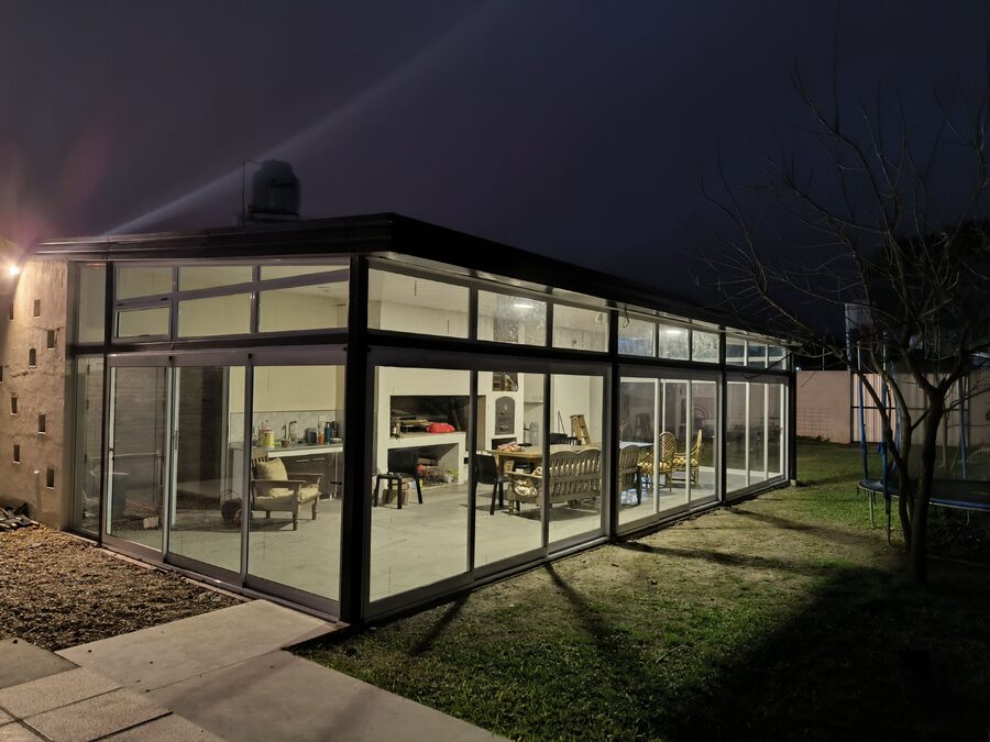 Hermosa casa quinta con pileta, playón deportivo y habitaciones