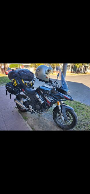 Vendo Benelli trk 251 año 2021