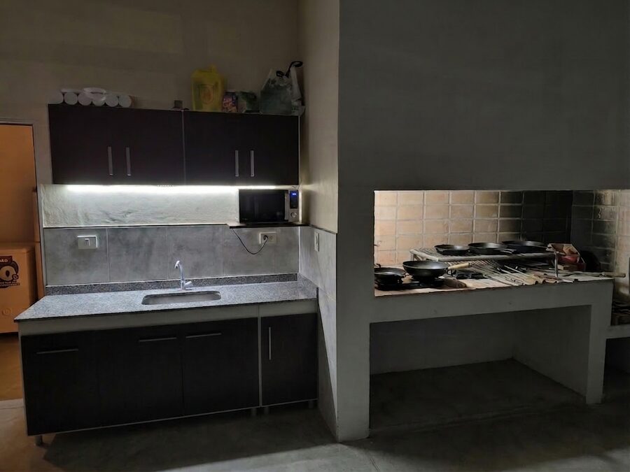Hermosa casa quinta con pileta, playón deportivo y habitaciones