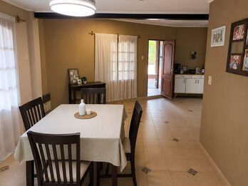 CASA APTA CRÉDITO EN VENTA - 3 DORM, COCHERA, PATIO Y QUINCHO