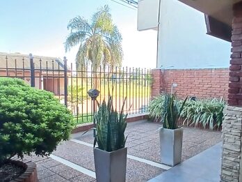 VENTA CASA 2 DORM CON COCHERA, PATIO CON PILETA Y QUINCHO - VILLA SEGUÍ Y GARRIGÓ