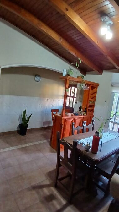 VENTA CASA 2 DORM CON COCHERA, PATIO CON PILETA Y QUINCHO - VILLA SEGUÍ Y GARRIGÓ