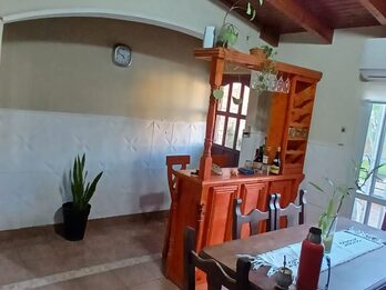 VENTA CASA 2 DORM CON COCHERA, PATIO CON PILETA Y QUINCHO - VILLA SEGUÍ Y GARRIGÓ