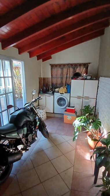 VENTA CASA 2 DORM CON COCHERA, PATIO CON PILETA Y QUINCHO - VILLA SEGUÍ Y GARRIGÓ