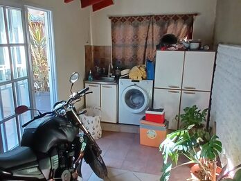 VENTA CASA 2 DORM CON COCHERA, PATIO CON PILETA Y QUINCHO - VILLA SEGUÍ Y GARRIGÓ