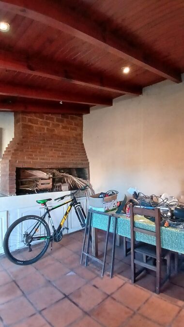 VENTA CASA 2 DORM CON COCHERA, PATIO CON PILETA Y QUINCHO - VILLA SEGUÍ Y GARRIGÓ
