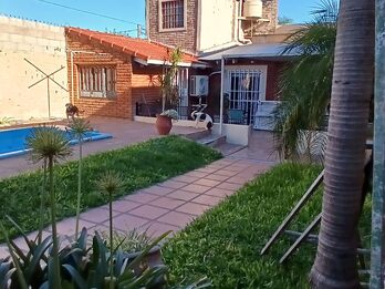 VENTA CASA 2 DORM CON COCHERA, PATIO CON PILETA Y QUINCHO - VILLA SEGUÍ Y GARRIGÓ