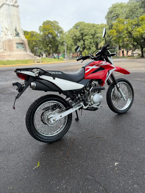 VENDO XR 150 2019 CON 10 MIL KM