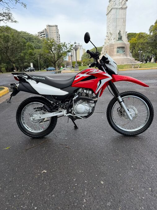 VENDO XR 150 2019 CON 10 MIL KM