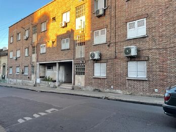 VENTA DE DEPARTAMENTO 2 DORMITORIOS UBICADO EN CALLE CORDOBA.