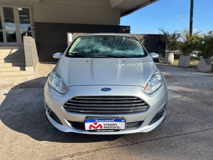 FORD FIESTA 1.6 5P TITANIUM. Recibo vehículos.