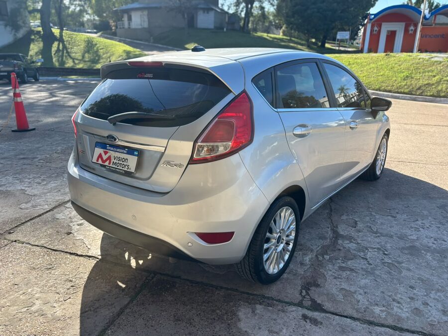 FORD FIESTA 1.6 5P TITANIUM. Recibo vehículos.