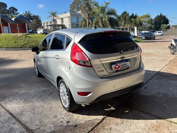FORD FIESTA 1.6 5P TITANIUM. Recibo vehículos.