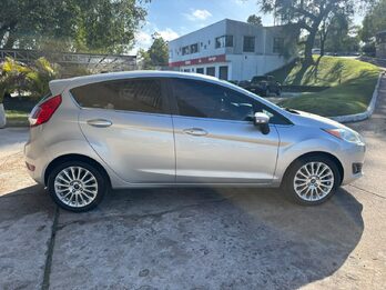 FORD FIESTA 1.6 5P TITANIUM. Recibo vehículos.
