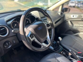 FORD FIESTA 1.6 5P TITANIUM. Recibo vehículos.