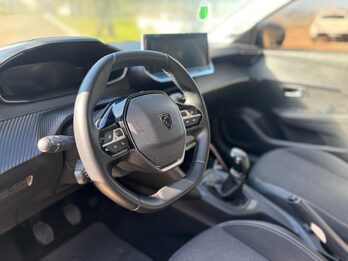 PEUGEOT 208 1.6 ALLURE PK. Recibo vehículos.