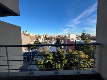 SE ALQUILA UN DORMITORIO SEMIAMOBLADO SANTA CRUZ Y ANDRES PAZOS