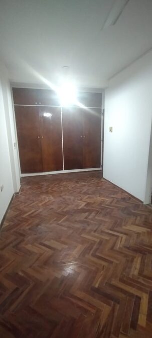 Alquilo monoambiente semiamoblado