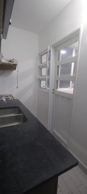 Alquilo monoambiente semiamoblado