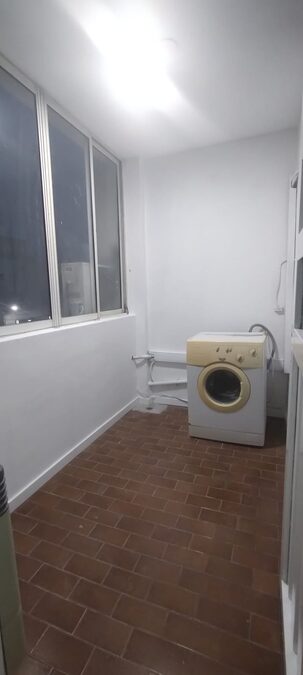 Alquilo monoambiente semiamoblado