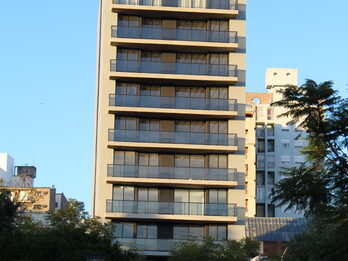 DUEÑO ALQUILA - SIN COMISION INM. - FRENTE A LA UNER - 1 DORMITORIO - Dpto. 5ºD