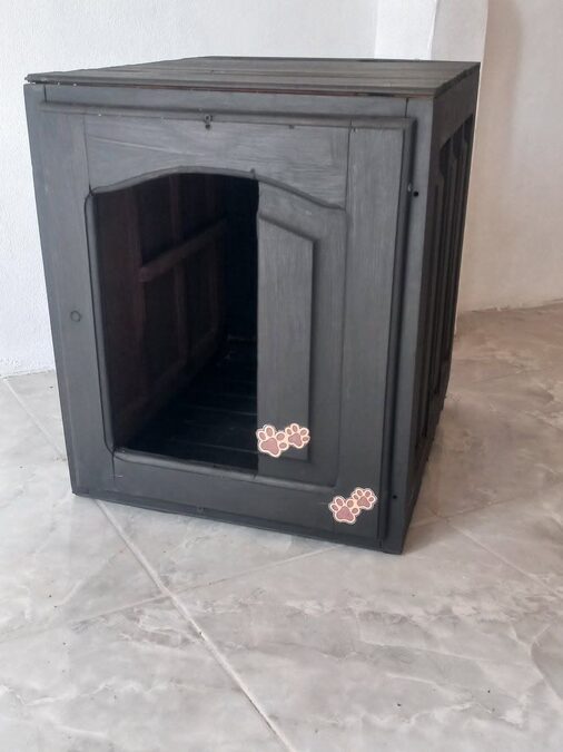 CUCHA O CASITA PARA MASCOTAS DE ALGARROBO