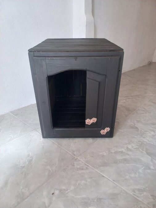 CUCHA O CASITA PARA MASCOTAS DE ALGARROBO