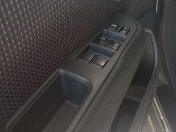 NISSAN TIIDA. 74mil km