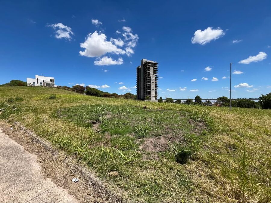 Terreno con vista al Río en zona Bajada Grande