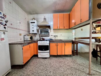 VENTA CASA + LOCAL CALLE 25 DE MAYO